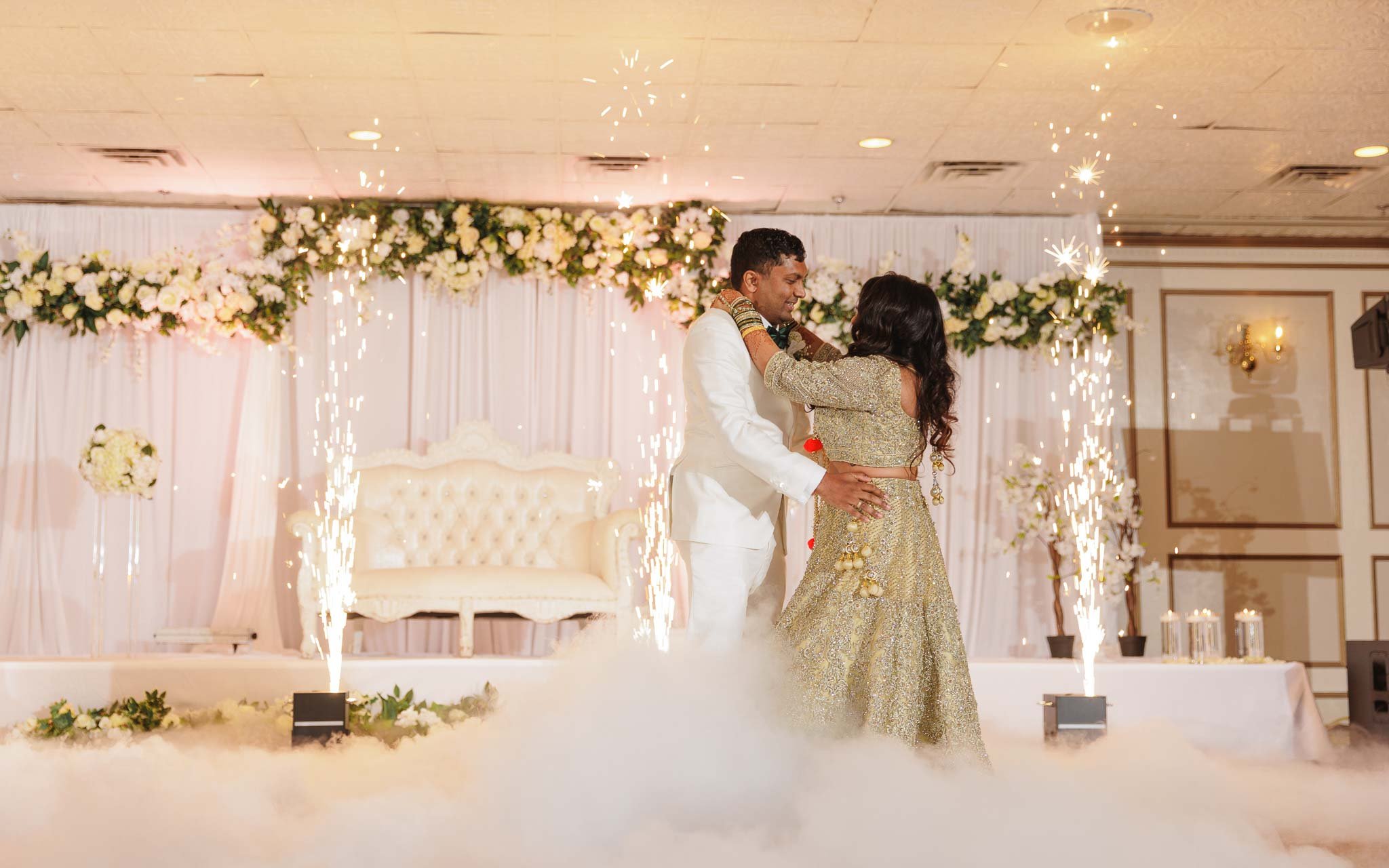 wedding couple dancing under the fog and smoke effect