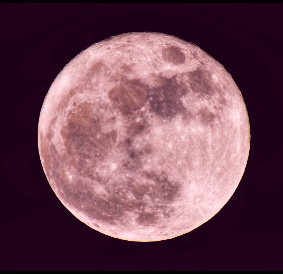 How the Full Moon in Libra Can Help You in Love