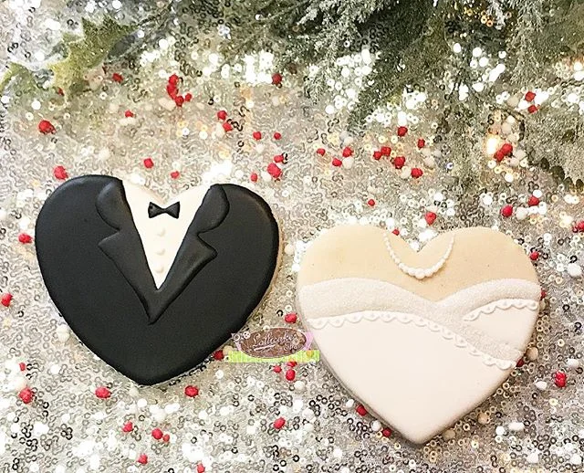 Winter Wonderland Wedding for this weekend and i am excited to do the full dessert table and pretty proud of how these Bride and Groom Sugar Cookies came out #weddingcookies #sugarcookies #sugarcookiesofinstagram #brideandgroomcookies #winterwonderland #wedding #lollicakesbyella