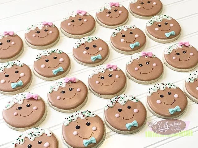 How adorable are these Gingerbread Sugar Cookies for a Christmas Gender Reveal?!? #sugarcookies #gingerbreadcookies #sugarcookiesofinstagram #babyshower #genderreveal #genderrevealcookies #christmascookies