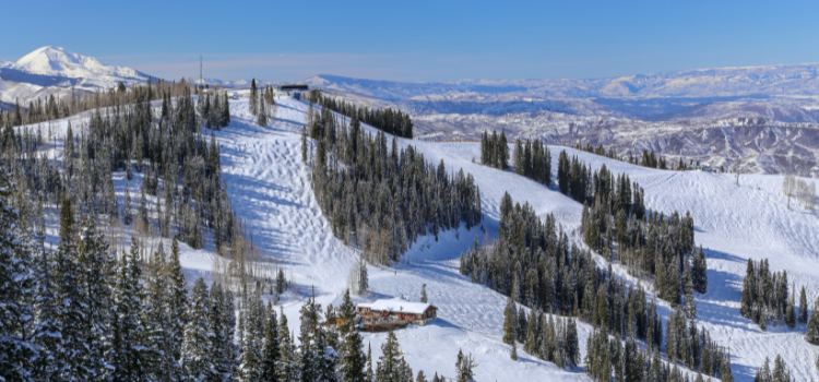Physical Therapy Stretches and Strength Training for a Healthy Ski Season