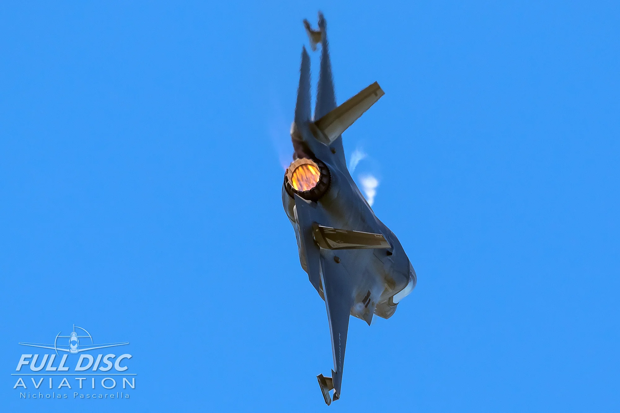 turnandburn_f35b_mcasbeaufort_nicholaspascarella_fulldiscavation_aviation_airshow.jpg