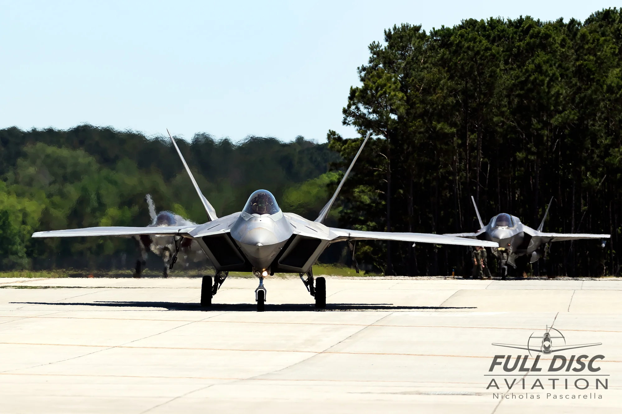 f22_nickpascarella_fulldiscaviation_f35b_taxi_mcasbeaufort.jpg