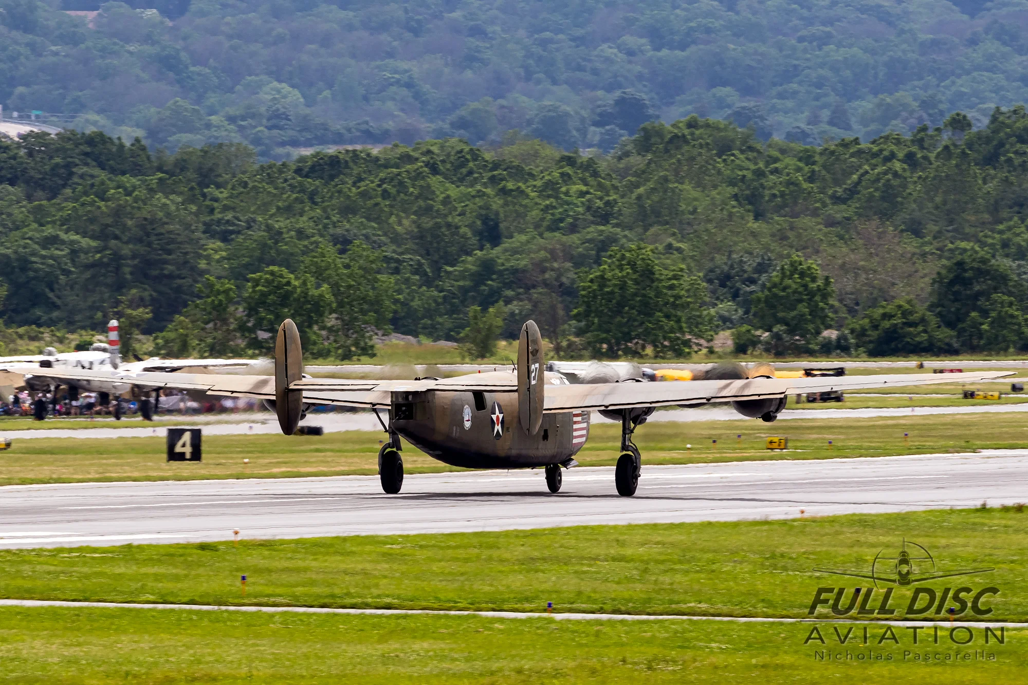 wwiiweekend_warbird_fulldiscaviation_nickpascarella_nicholaspascarella_b24_takeoff_jelly.jpg