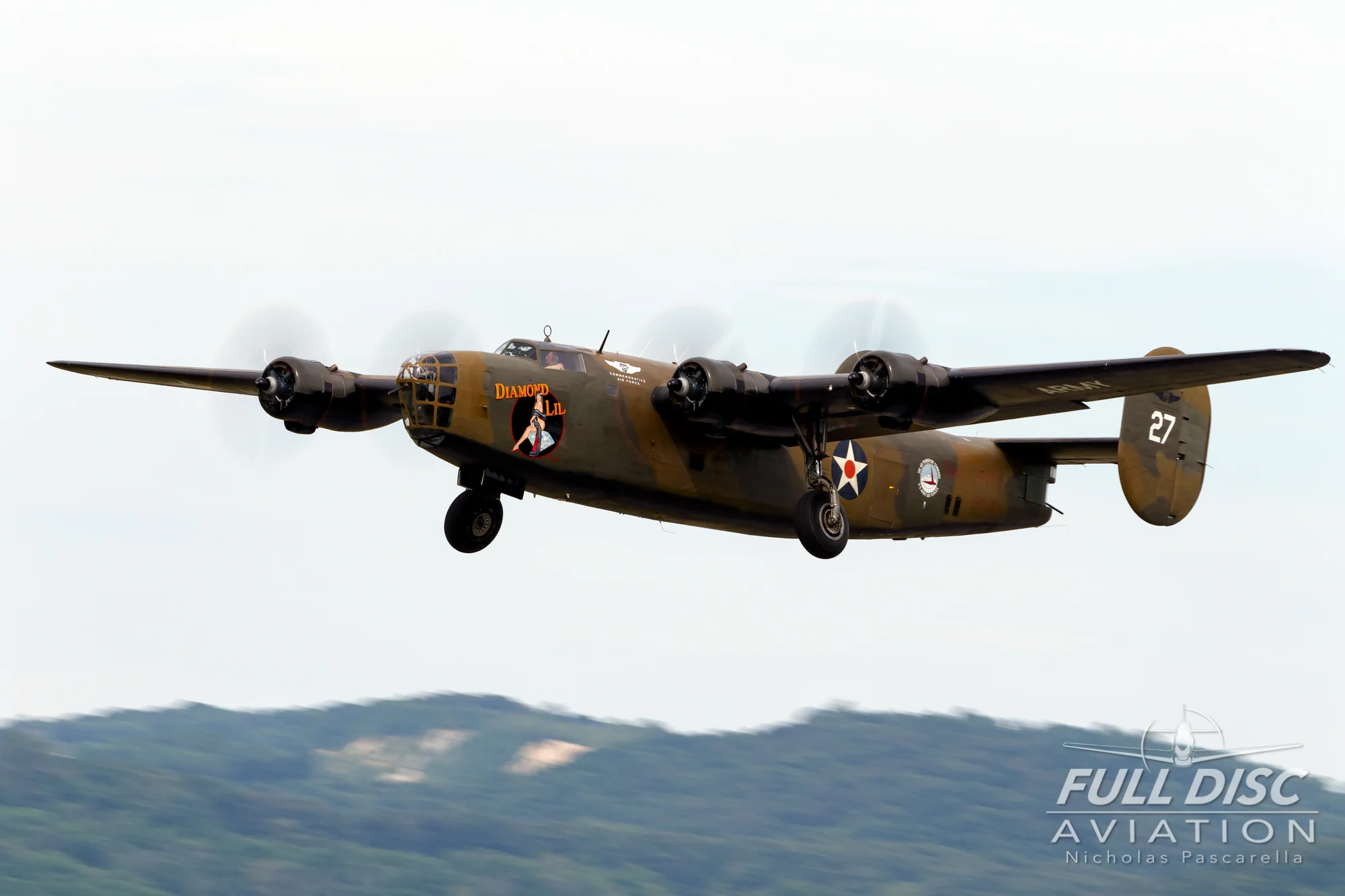 wwiiweekend_warbird_fulldiscaviation_nickpascarella_nicholaspascarella_diamondlil_b24_takeoff.jpg