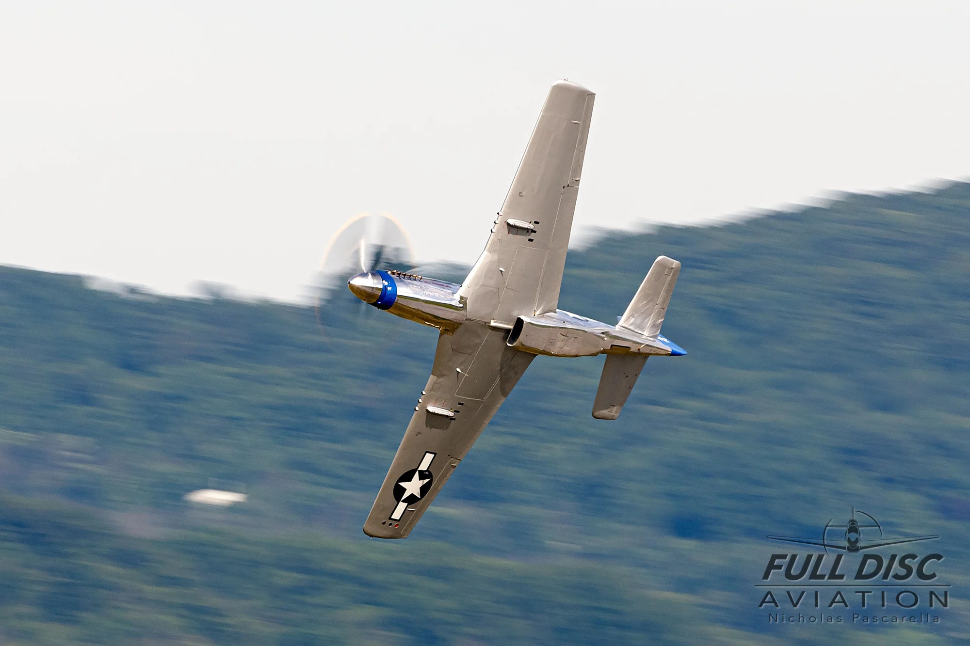 wwiiweekend_warbird_fulldiscaviation_nickpascarella_nicholaspascarella_p51_mountains_bank.jpg