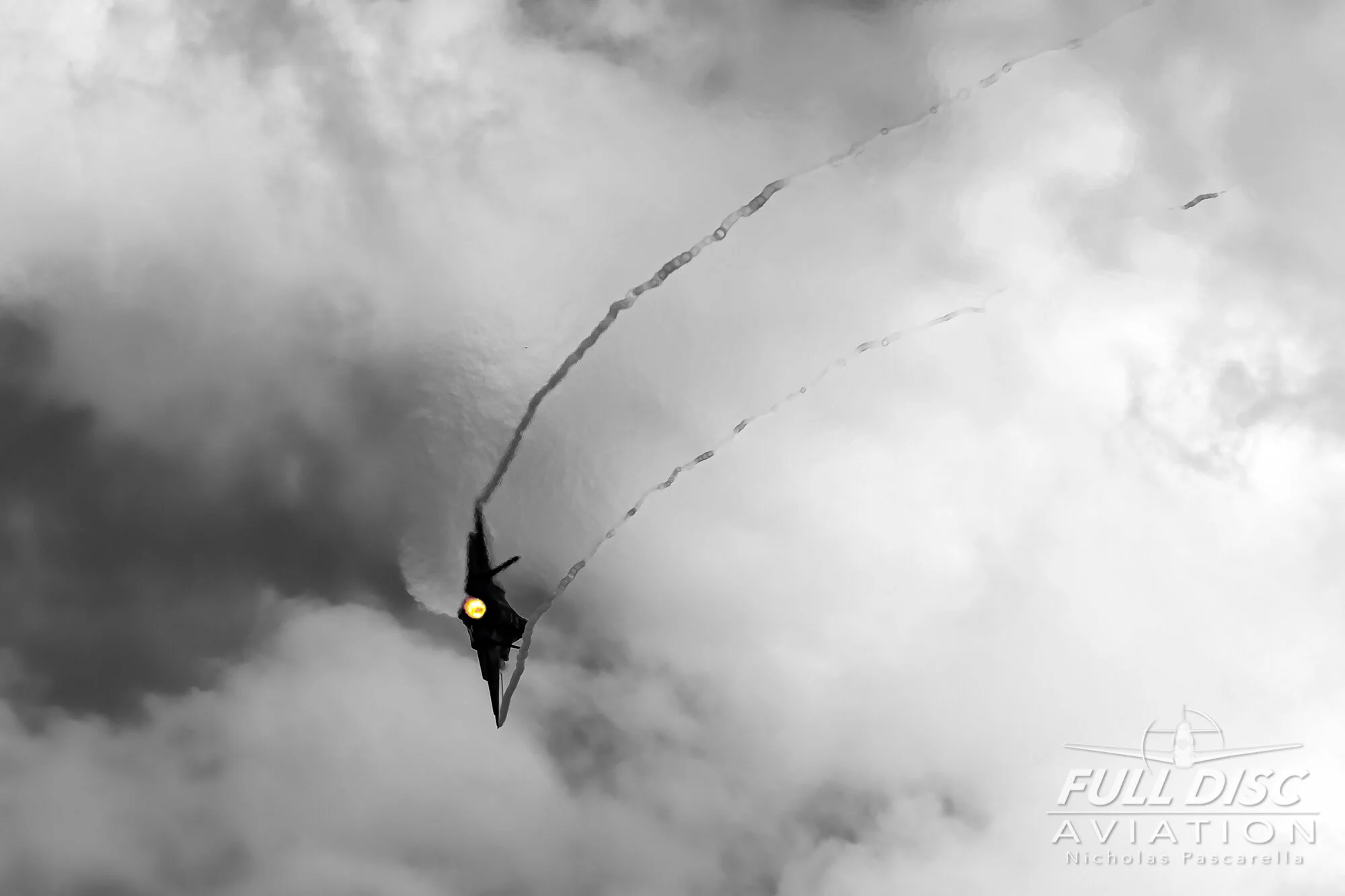 newyork_airshow_nyairshow_nickpascarella_nicholaspascarella_fulldiscaviation_aviation_airplane_vaporribbons_f35.jpg