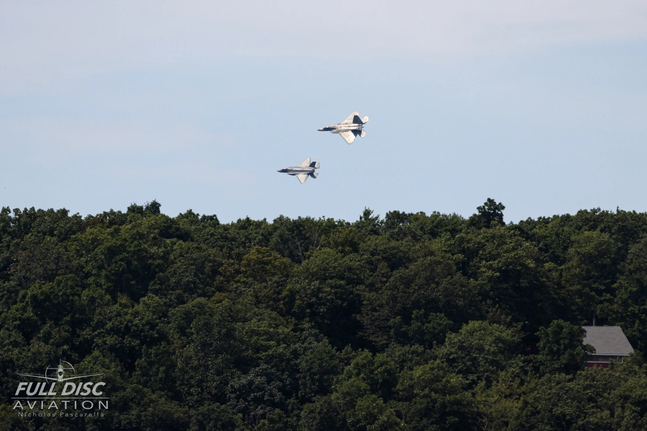 nickpascarella_fulldiscaviation_airplane_fighterjet_jet_airshow_fighteraircraft_heritageflight_formation.jpg