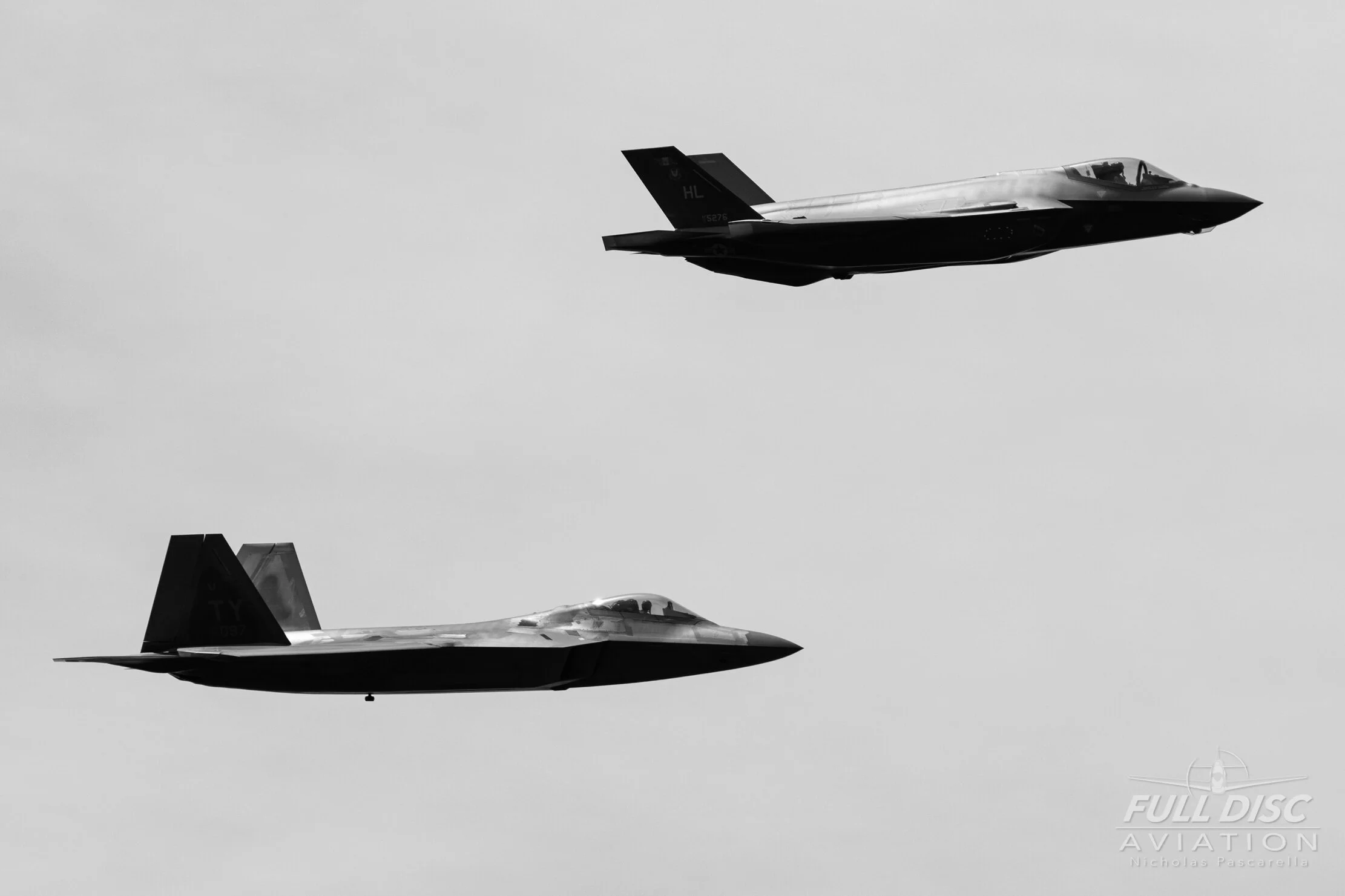 nickpascarella_fulldiscaviation_airplane_fighterjet_jet_airshow_fighteraircraft_profile_f22_f35_stealthfighters.jpg