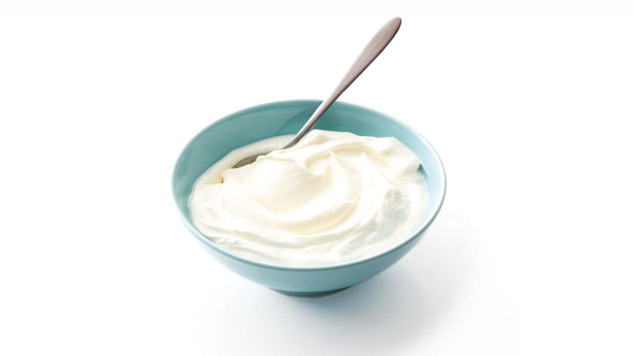 Ecco lo yogurt greco originale ricco di proteine (fatto in casa