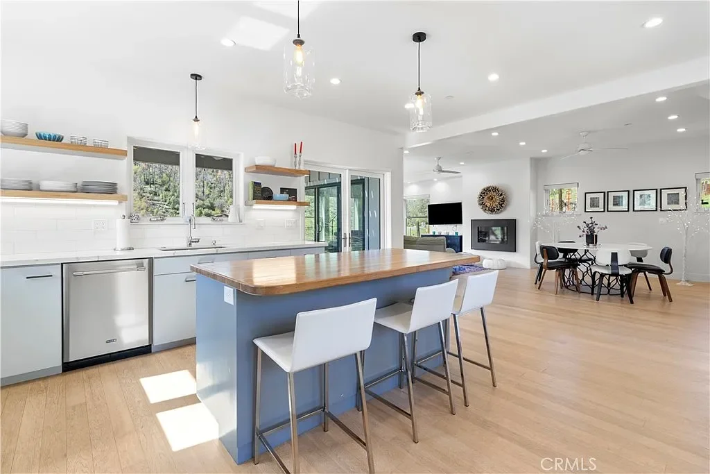 Kirchen and Dining.webp