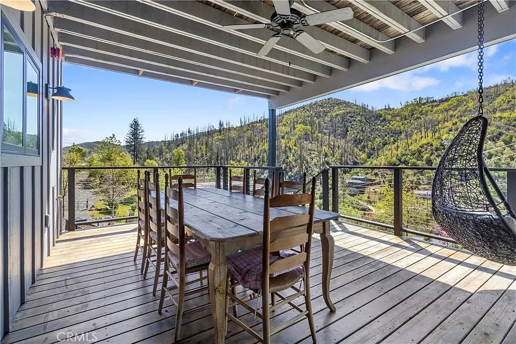 Outside Dining_2.webp