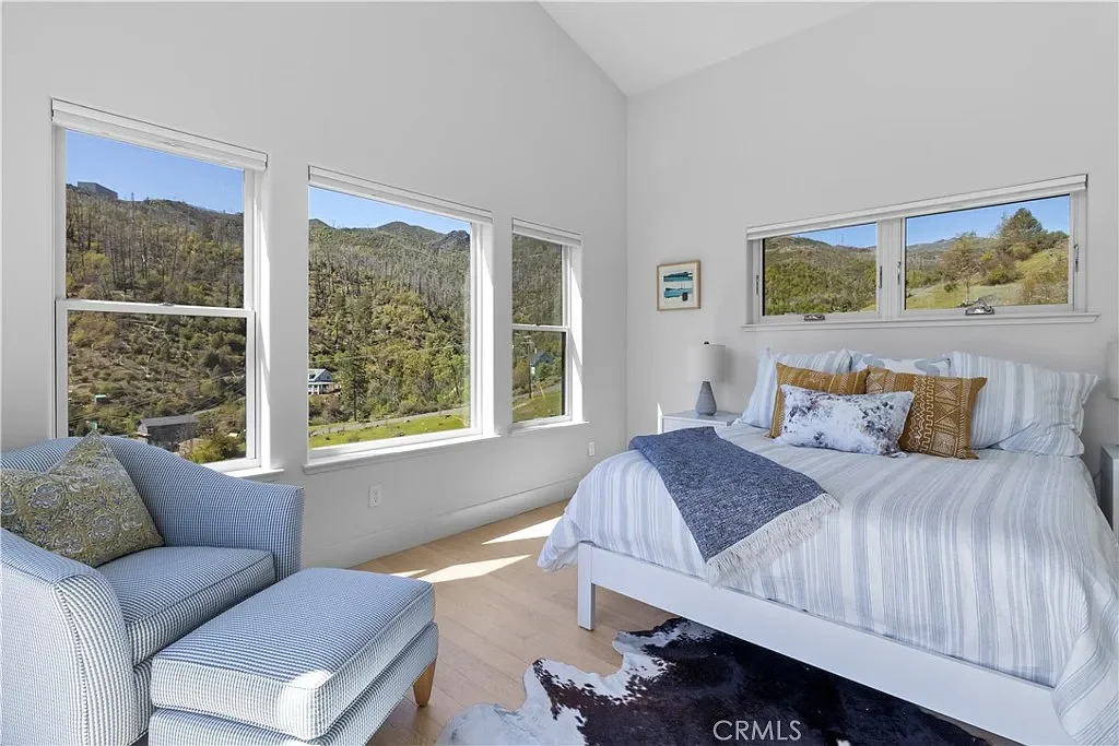 Primary bedroom_2.webp