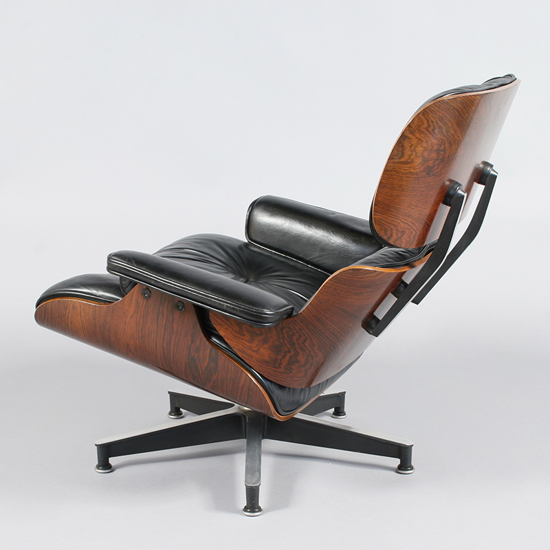 https://images.squarespace-cdn.com/content/v1/59fcaa10a9db09f887fd466a/1537898910348-FXRHKVPKHLMS4013KFPM/Eames-Lounge-Chair-after-restoration.jpg