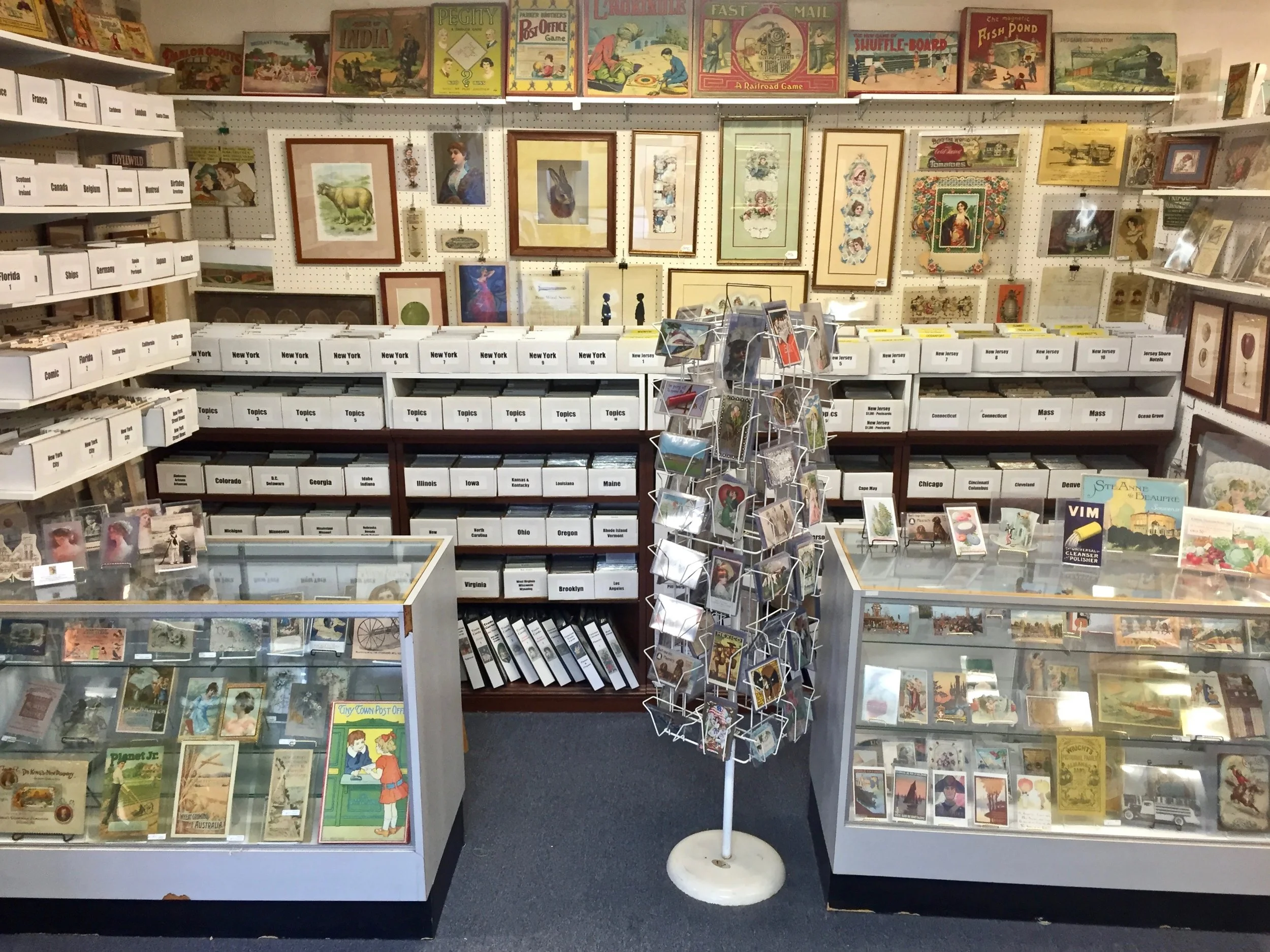 WOLF CREEK PAPER ANTIQUES Wolf Creek Paper Antiques sells postcards, tradecards, valentines, photographs, rewards of merit, business cards, Victorian paper, diecuts, scrap and all kinds of ephemera.