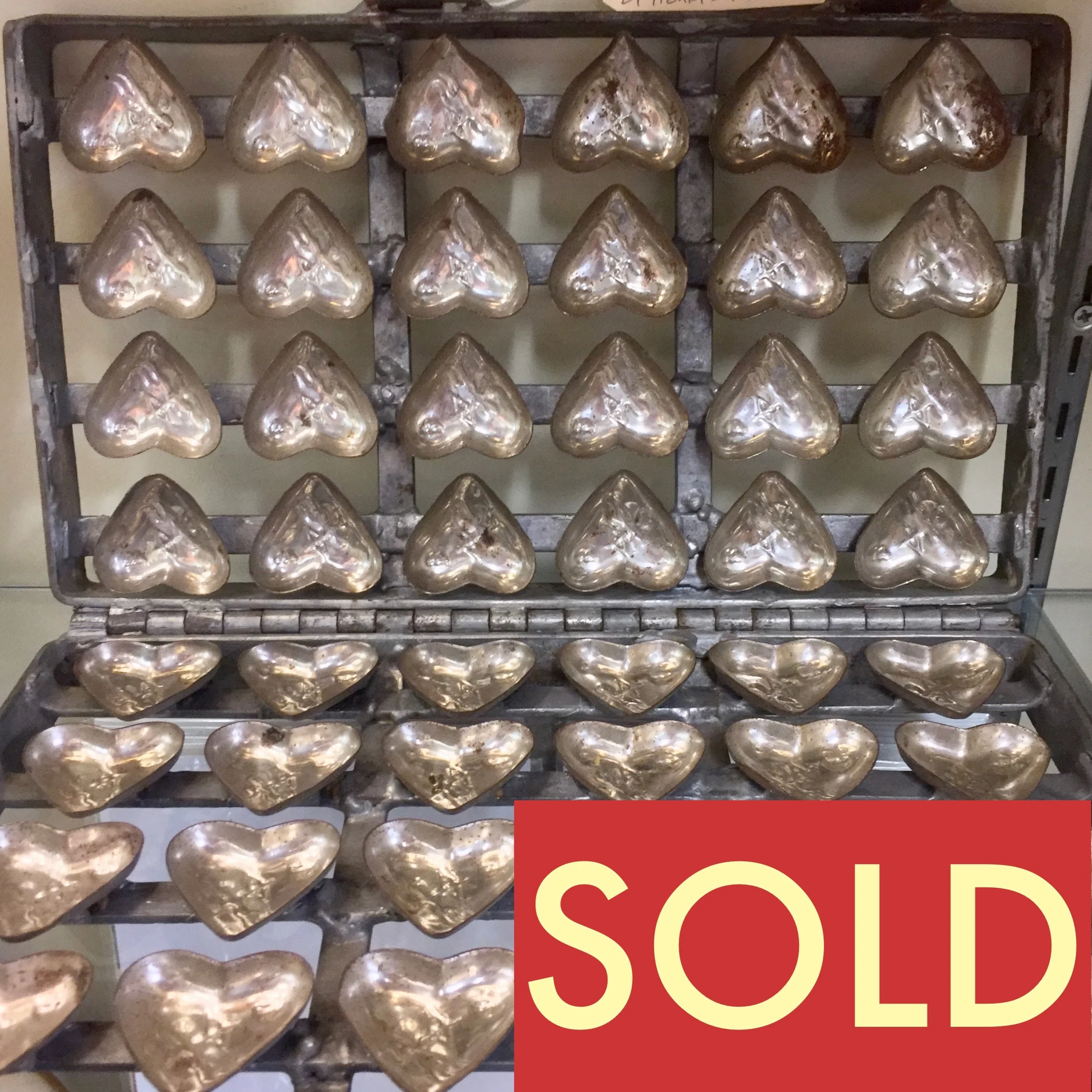 Hinged Chocolate Mold, 24 Hearts with Cupids