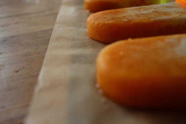 creamy rooibos apricot popsicles | a raisin + a porpoise