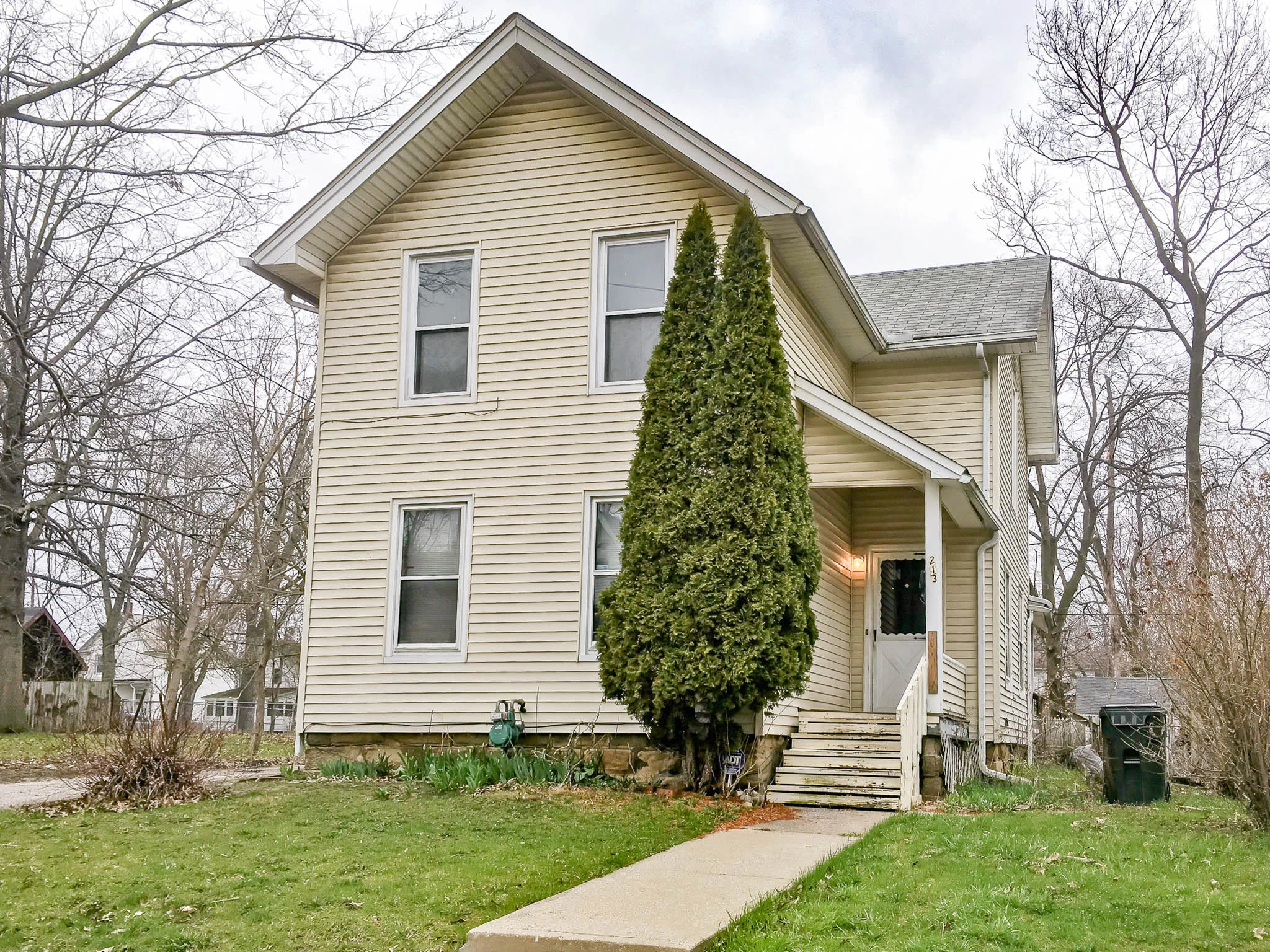 213 Gates Ave, Elyria