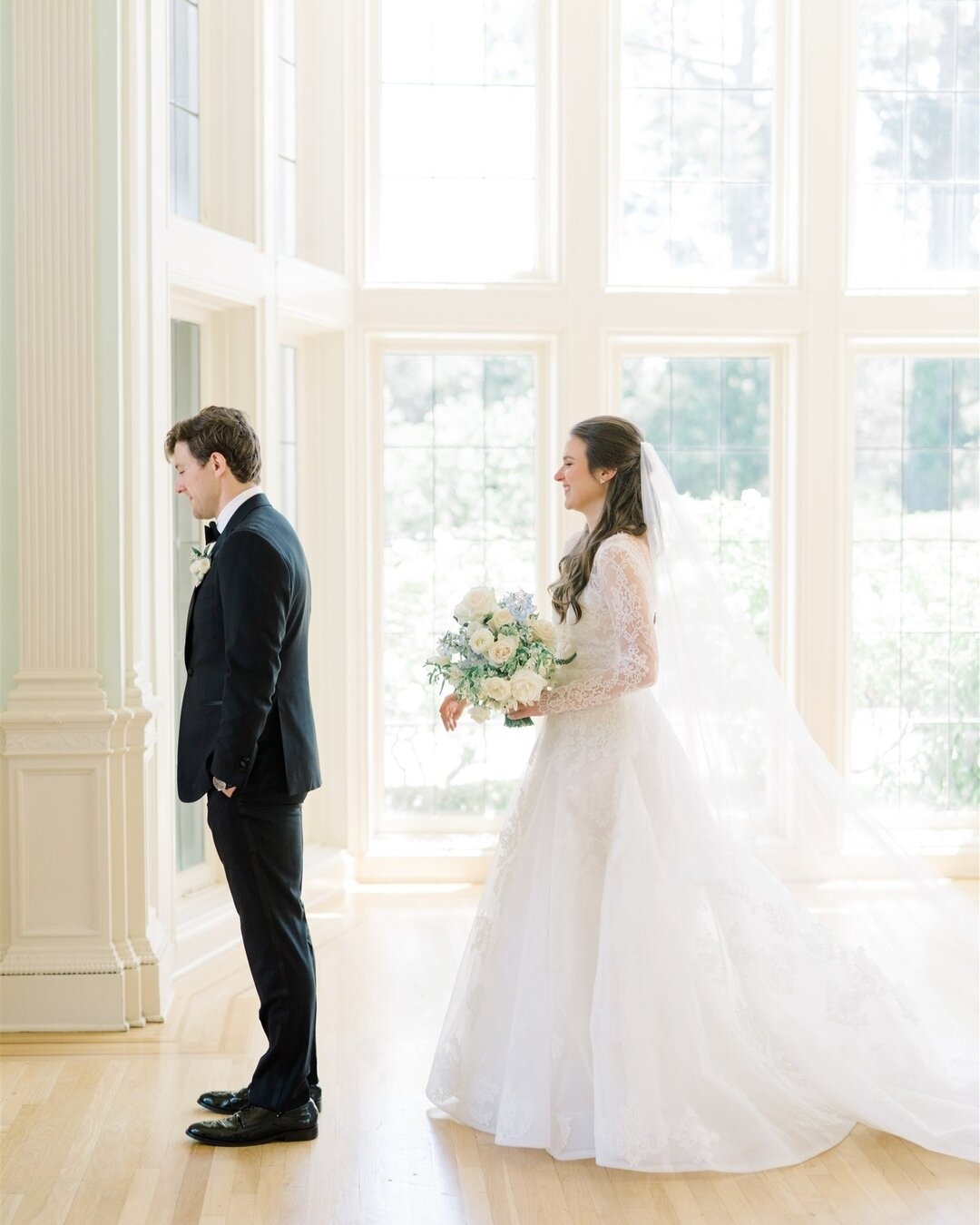 C+D's perfect first look forever and ever and ever please!

&bull;
&bull;
&bull;
📸 @laurenfair
🏡 St. Bart's Church | @kohlmansionevents 
📽 @ivywildfilms
📋 @olivefineweddings, Olivia Nicoletti
🍽 @laboccafina
💐 @idablooms
 🎶 @pride_joy_sf
💌 @mi