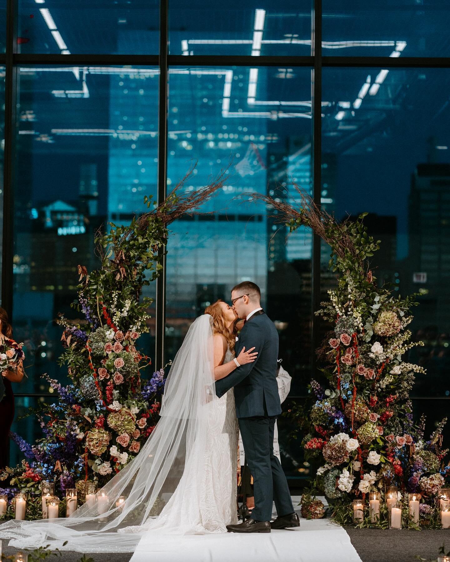 Danielle + Will&rsquo;s STUNNING ✨soir&eacute;e in the sky✨this past weekend was one for the books! 

Noelle served as D+W&rsquo;s full service planner for their wedding weekend, and boy did she have the best time dreaming up this day with them. Betw