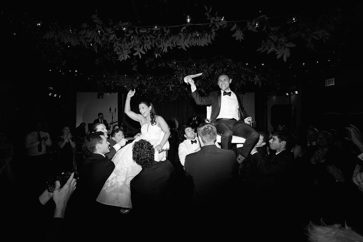 POV: your previews hit 
&bull;
&bull;
&bull;
👰🤵@emilyberlin_ | #instagramlessbrad
📸 @sallyodonnellphotography
🏡🍽 @thedalcy
📽 @wholeheartvideo
📋 @olivefineweddings, Olivia Nicoletti
 💐 @fleurinc
 🎶 @beatmixchicago
💌 @steraclepress
💇🏻 @erin