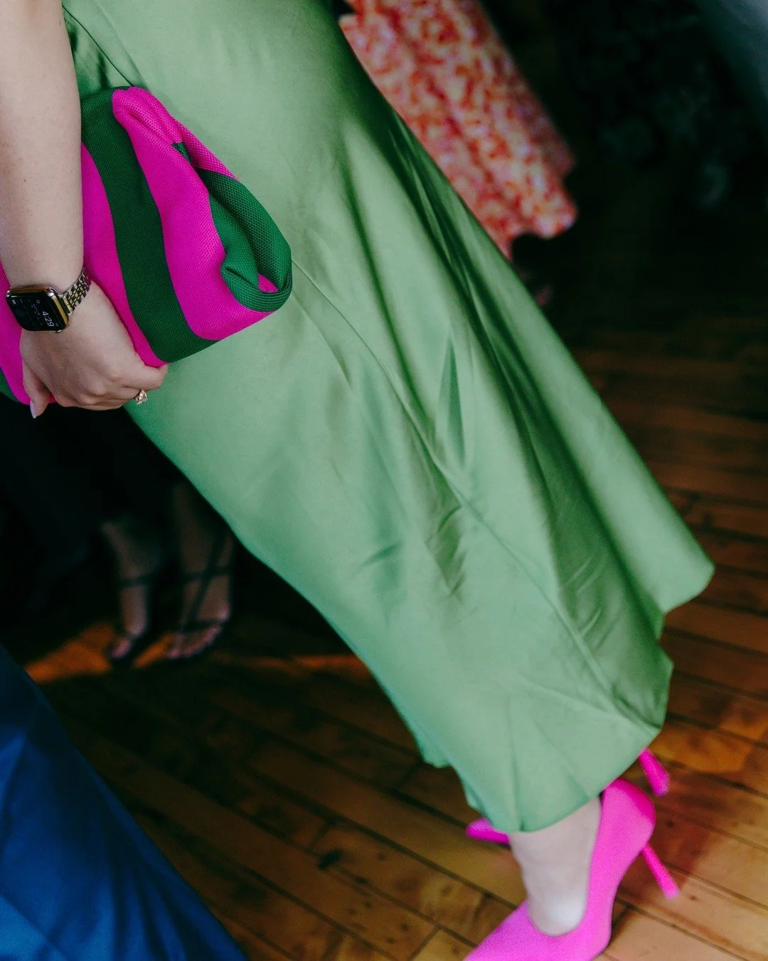 Happy Wicked For Good weekend to all those who celebrate!!!!! 🧹✨ (This gown from B+G's wedding was just perfect!) 
&bull;
&bull;
&bull;
👰🤵@beccalynn53 @gregoryagnes
📸 @mikailadusenberryphoto
🏡 @bridgeportartcenter
📽 @wholeheartvideo
📋 @olivefi