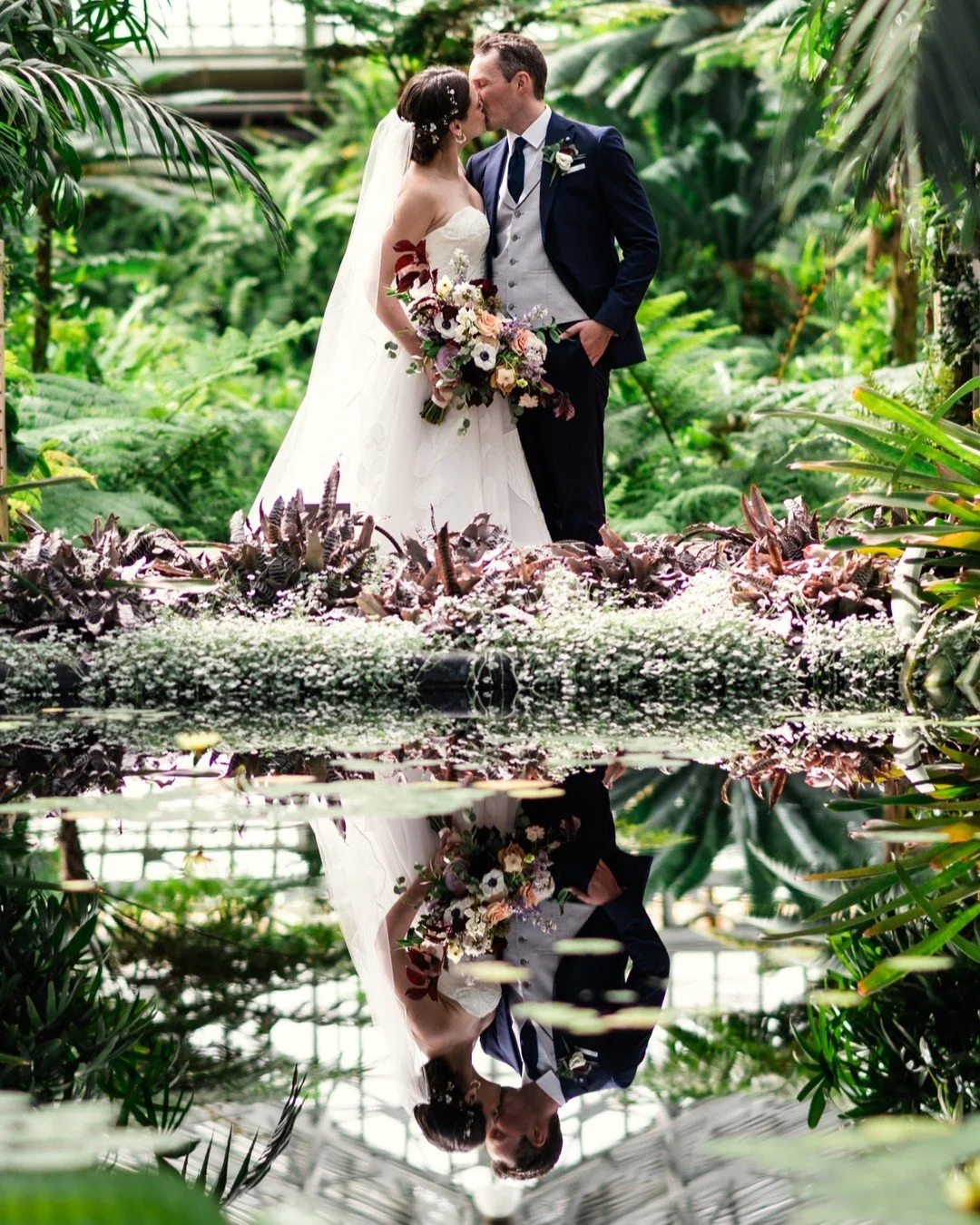 Lisa + Colm'a sweetie first look at the Garfield Park Conservatory 🌿 

&bull;
&bull;
&bull;
📸 @emullinsphotogram 
🏡 @the.arbory
🍽 @cocinafusioncatering
🍾 @garfieldsbeverage
📋 @olivefineweddings, @noelle__bushman 
💐 @stemschicago 
🍰 @chicago.s