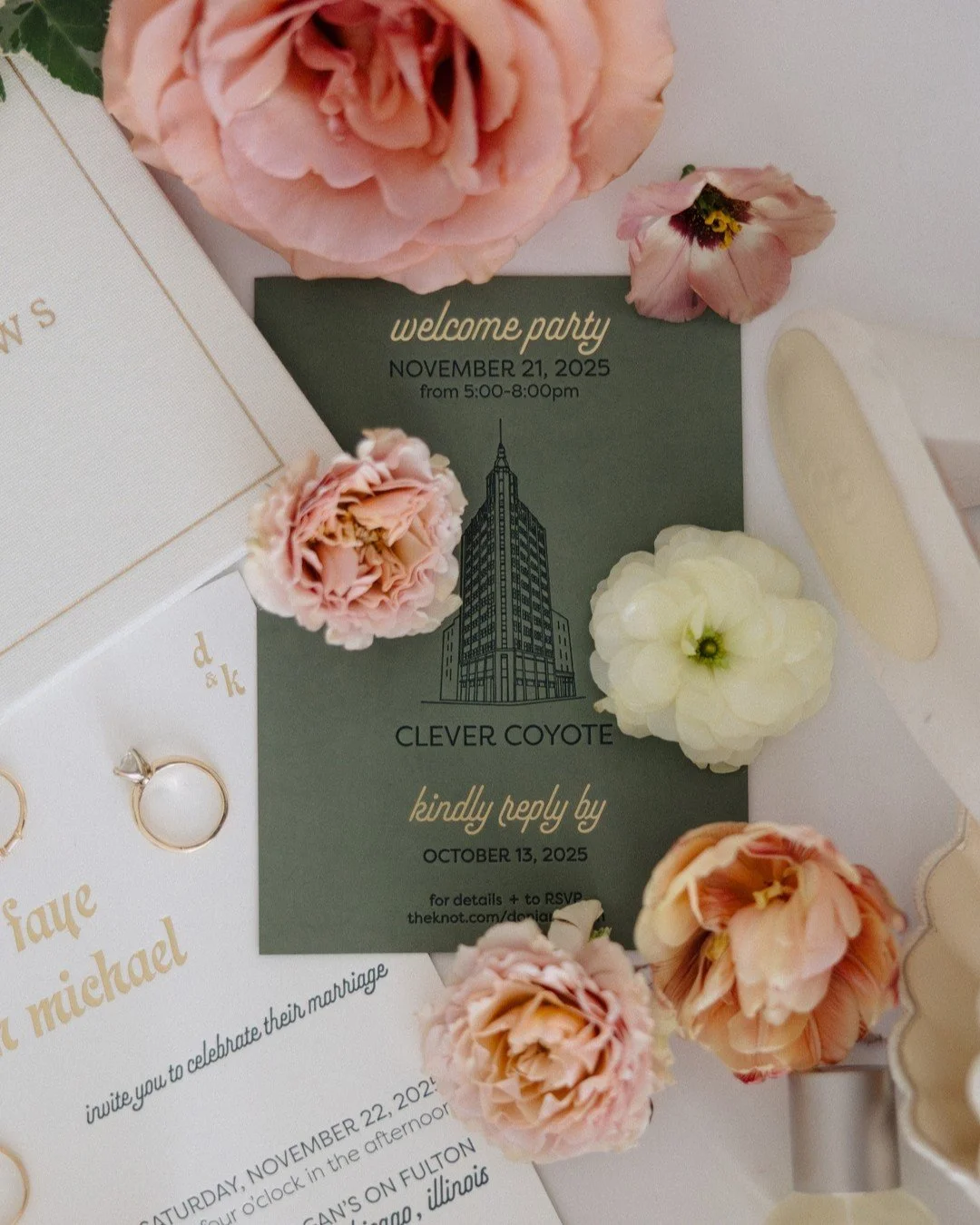 Doni + Kevin's delicate and down right dreamy details to start off your morning ✨💍

&bull;
&bull;
&bull;
👰🏻&zwj;♀️@donaldrob
🤵🏻&zwj;♂️ @classickmaz
📸 @ashlynhenryphoto 
🏡 @morgansonfulton
📋 @olivefineweddings, Planning: @noelle__bushman, Coor