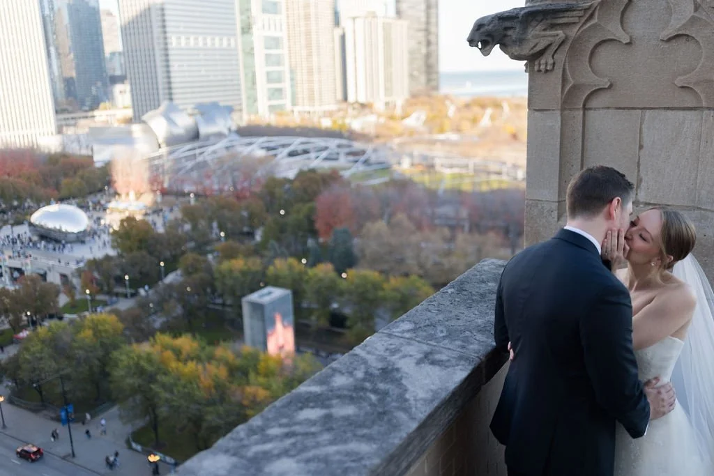 S+G and their post-first look love fest 🤍

&bull;
&bull;
&bull;
👰🤵 @shirinicole + @georgevojta
📸 @daniellesimone.co
🏡🍽 🍰@universityclubofchicago
📋 @olivefineweddings, Olivia Nicoletti
💐 @bird_and_bumble
 🎶 @elegantmusicgroup
💌 @itspapercli
