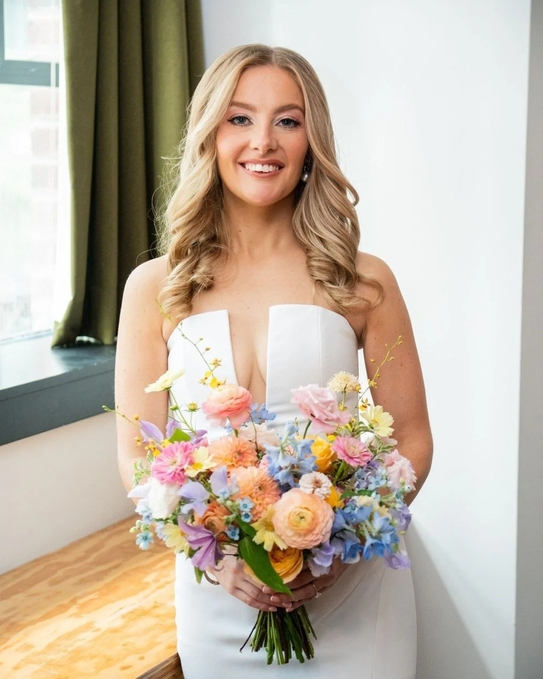 Between Emma, her bouquet, and her dress, these photos have been flagged for being 🚨✨ TOO gorgeous ✨🚨 for the feed!!!

&bull;
&bull;
&bull;
👰🏻&zwj;♀️ @flan.e
🤵🏻&zwj;♂️ @sdawson23
📸 @belenaquinophoto
🏡 @morgansonfulton
💒 @oldsaintpatschicago 