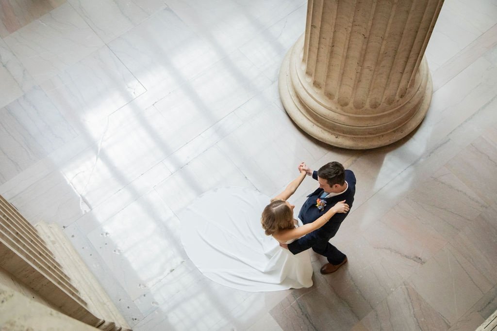 First dance practice or the perfect portrait moment&hellip; honestly, same thing in our book.&rdquo; 📸🤍

&bull;
&bull;
&bull;
👰🏻&zwj;♀️ @flan.e
🤵🏻&zwj;♂️ @sdawson23
📸 @belenaquinophoto
🏡 @morgansonfulton
💒 @oldsaintpatschicago 
📋 @olivefine