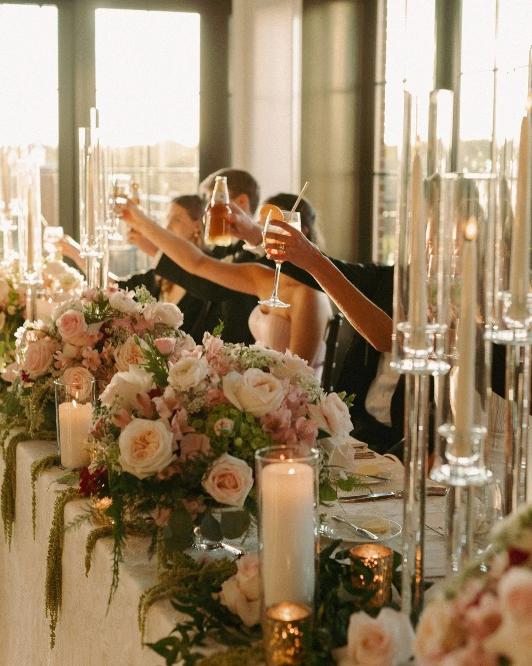 Cheer's, it's Monday! Let's talk toasts 🥂✨

We often get asked "what's the suggested length for a speech?" There's a sweet spot of a 3-5 minute toast (note, toast, not speech) that keeps attention and leaves plenty of time for sentiments a