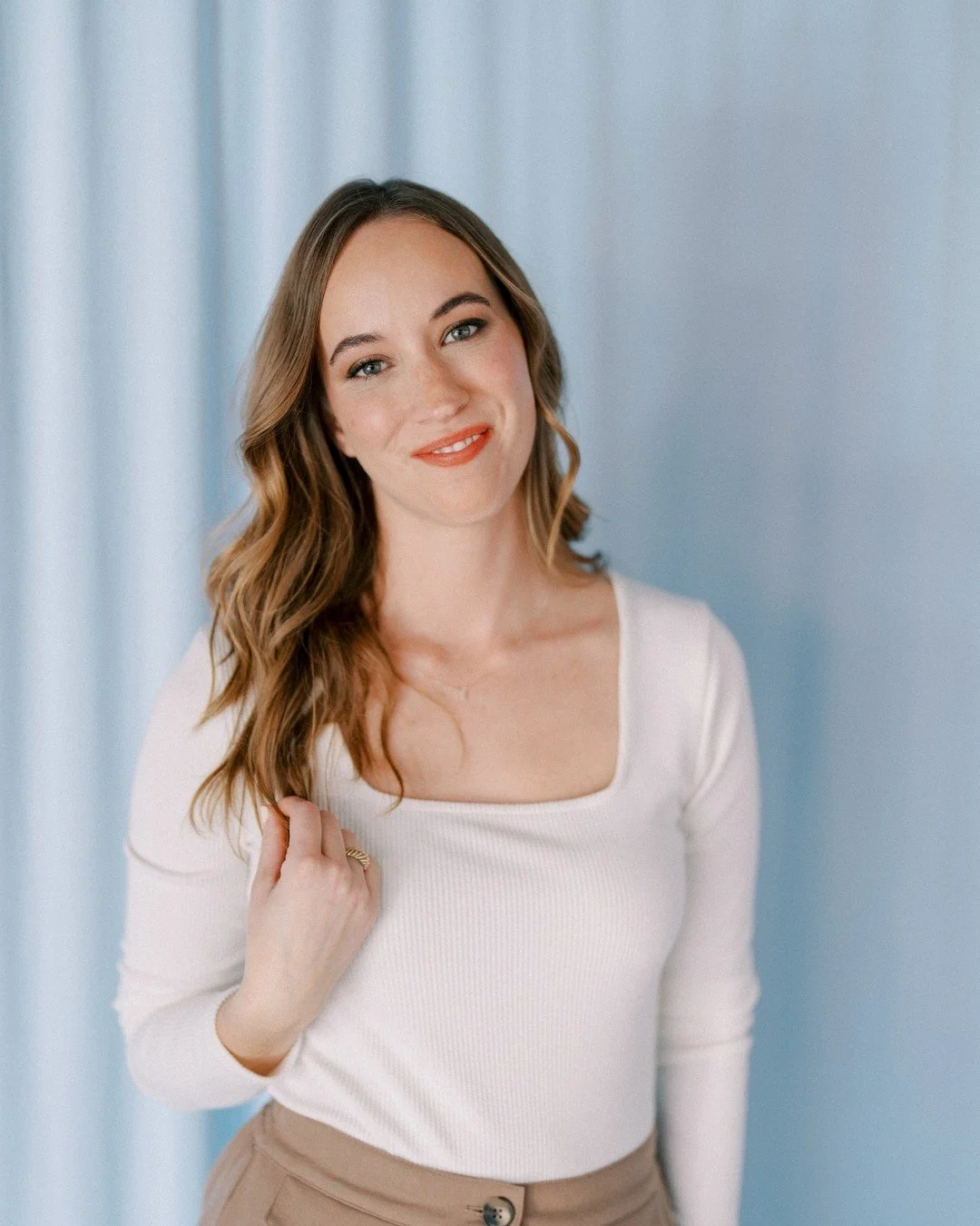 Get to know Katie, assistant, professional detail catcher, and the definition of a jack of all trades on a wedding day ✨

Her planning style in three words? Compassionate, detailed, and personalized

Katie&rsquo;s favorite part of working weddings is