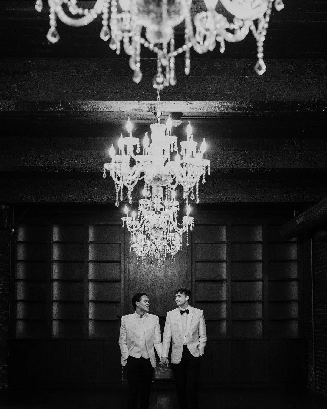Respectfully, we're never getting over this one. Mitch + AJ forever on our mood boards!
&bull;
&bull;
&bull;
📸 @tawnyballardphotography
📽 @krazevideography
🍽️ @heartyboys
🍷 🏡 @artifacteventschicago
📋 @olivefineweddings, Kirsten Westerlund
💐 @s