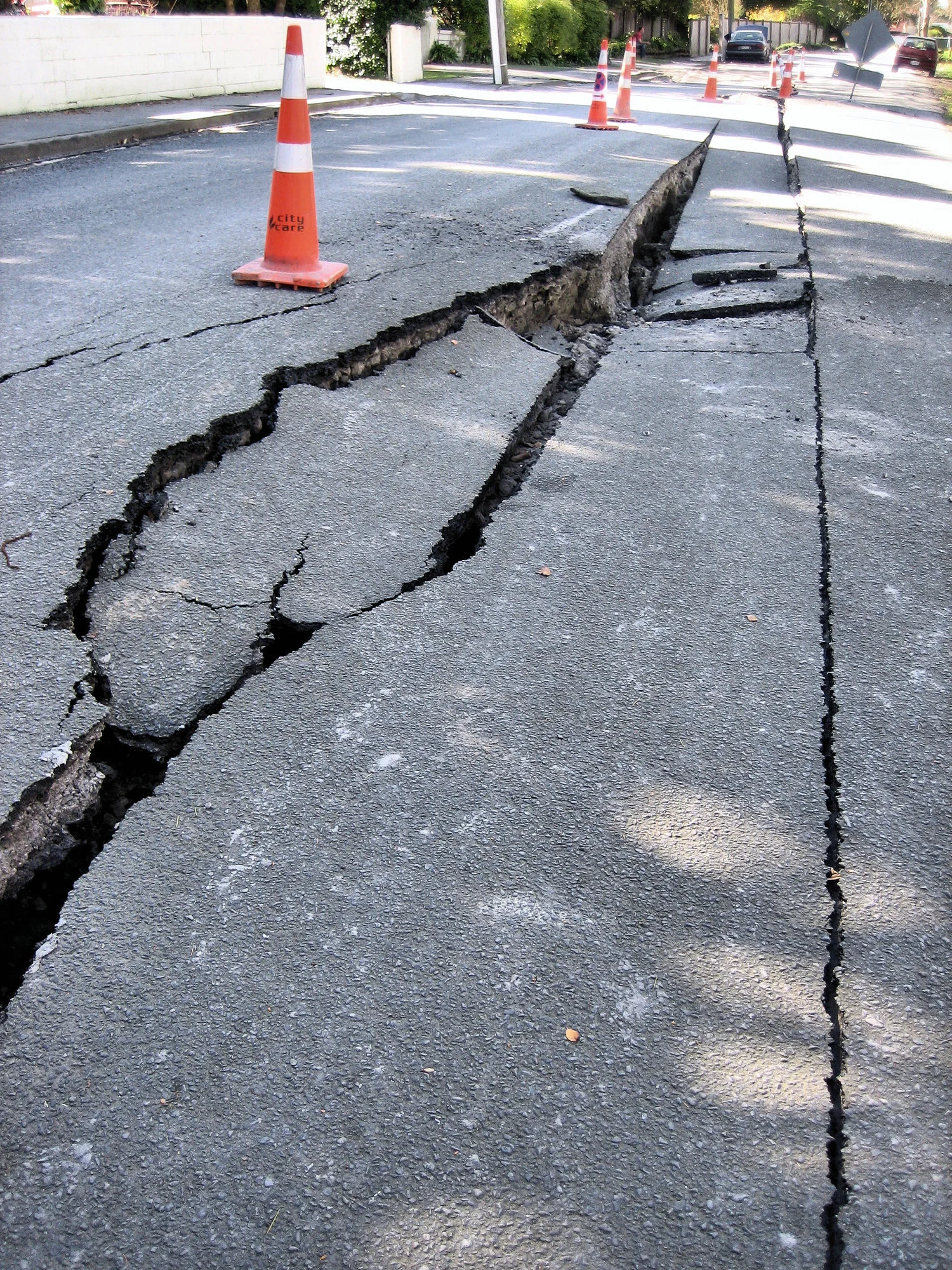 Earthquake_damage_-_roads.jpg