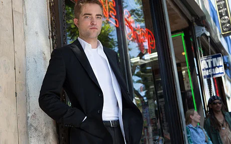 Robert Pattinson plays a limo driver in Maps to the Stars