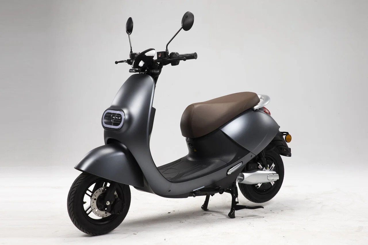 S3 Grau online Seitenansicht nach vorne links.jpg