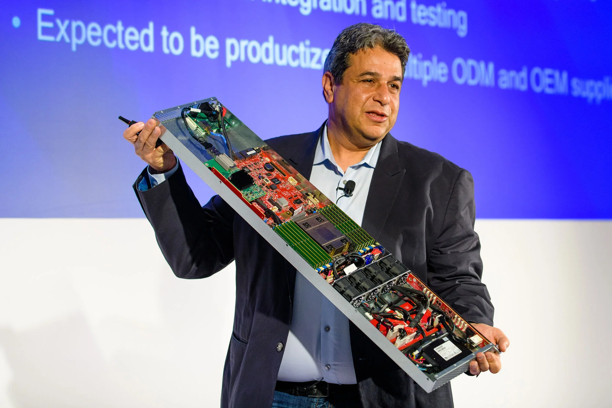 QualcommCentriq2017_1108_113406-1546_SAG.jpg