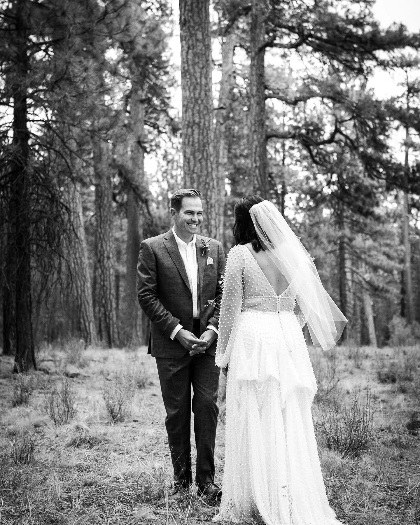 Sophie &amp; Eric ✨

Pure. Joy. 

It was hard to pick a few photos to show from this amazing day. Everything about this weekend was pure magic- beautiful landscape, perfect autumn weather, bringing people together, and a story of true love. What wedd