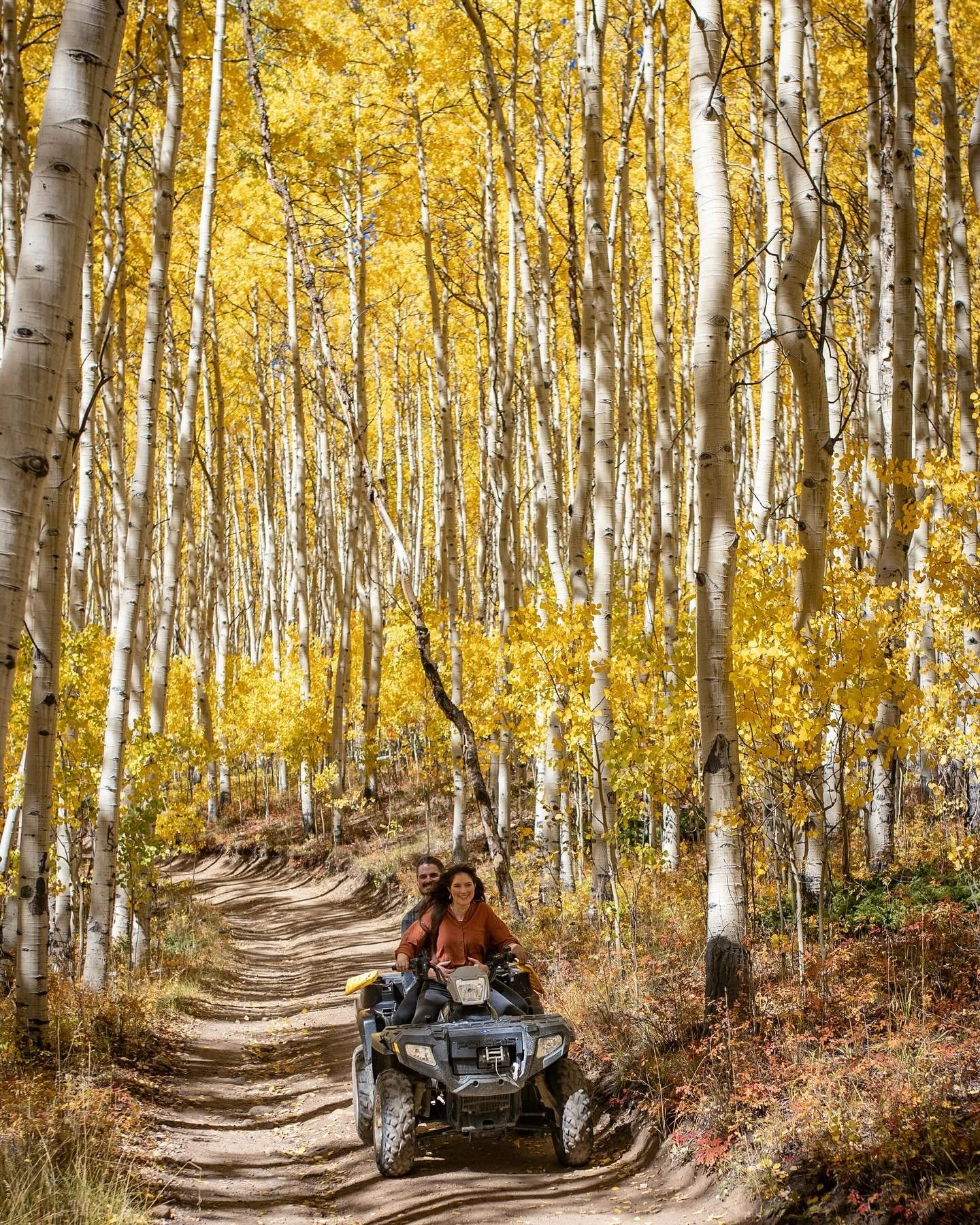 Claire &amp; Dru ✨

Lakes? Mountains? ATV? Golden aspens? Yes please 🙌 what an epic session for these two photographers 📷💗 Twin Lakes is a special place to them and they love to ride their ATV on these trails. Couldn&rsquo;t have picked a more bea