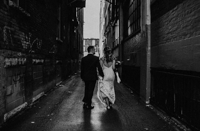 Alley ways and wedding days are two of my favourite things 💕