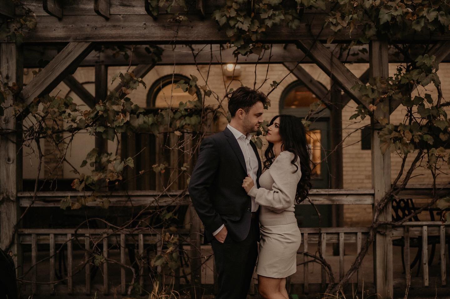 I dont have a yearly recap post this year, but I do have some adorable shots from this sweet engagement session back in the fall. Adriana &amp; Mike wanted European vibes for their session, and I made that happen 😏 here&rsquo;s some of my favourite 