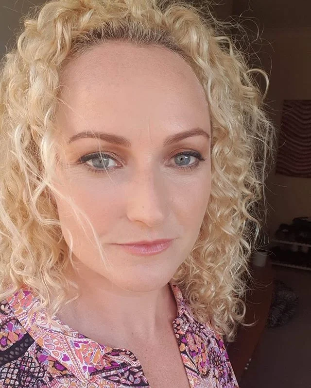 Holy smokes. This is what I call a successful makeup trial. @missdavishan looking smoking 🔥🔥🔥
.
.
.
.
.
#makeup #makeupartist #makeupartistworldwide #bridalmakeup #weddingmakeup #makeupartistsydney #mua #bronzemakeup #skin #glowingskin #armani #na