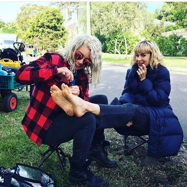 #blondeshavemorefun a behind the scenes sneak peek of me giving @clairevandboom a pedi on the run on set of @palmbeachthemovie. Getting it done! 💅
.
.
.
.
.
#makeupartist #bts #makeupartistsydney #makeupartistlife #behindthescenes #hairdresser #hair