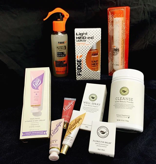 😍 Thank you for these beautiful products @sarahhumphriesagency for our first day of filming on @risingwolfthemovie. Makeup designer @jenlampheemakeupandhairdesign and I are loving them 💜😘