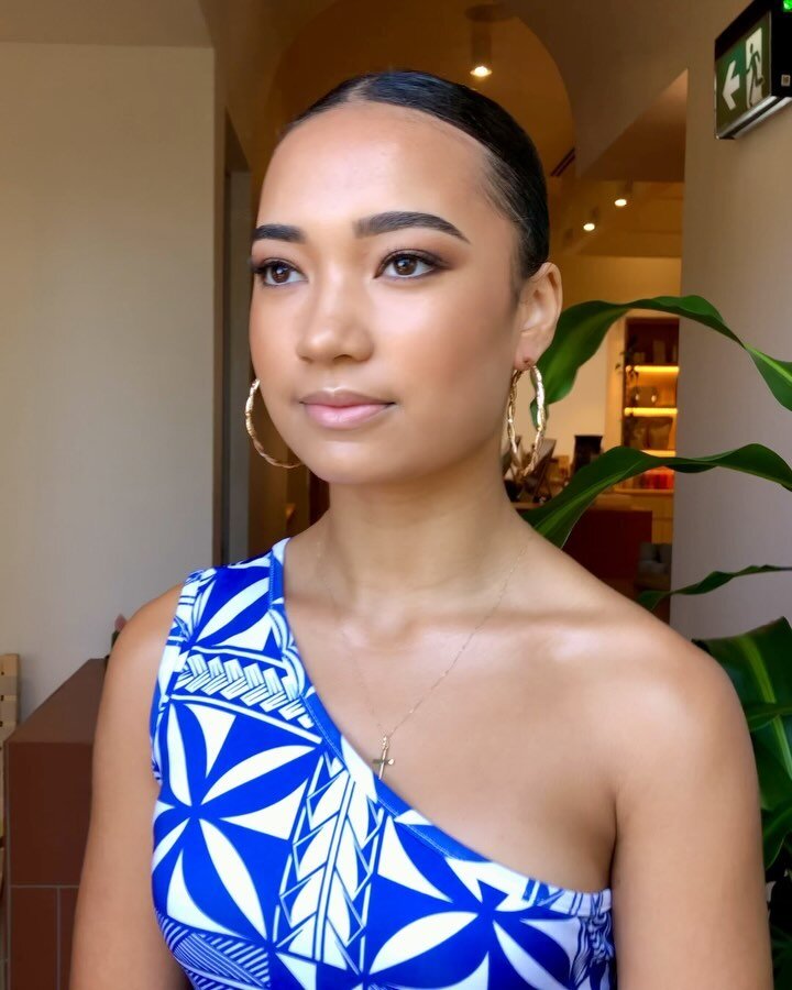 Can we take a minute to appreciate how flawless this angels skin is! 🙌🏻✨

To book in your next event, click the link in my bio to book instantly online 🤍

#brisbanemua #brisbane #goldcoastmua #beautybrisbane #brisbanemakeup #makeupartistbrisbane #