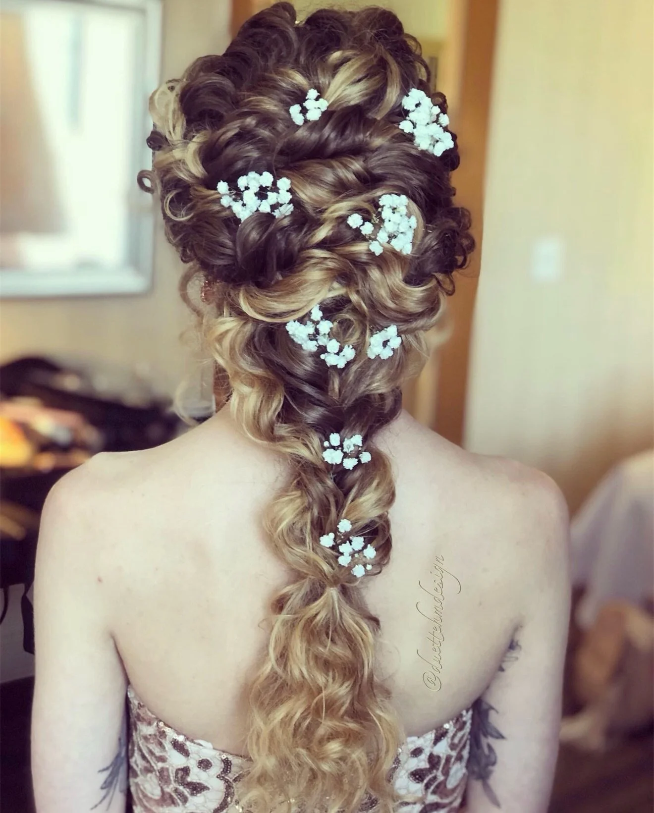 I LOVE working with natural curls for a bridal style. I think it&rsquo;s because I&rsquo;ve always wanted to have curly curly hair and I have the straightest hair possible lol. I have always adored this Boho chic braid with babies breath. #babiesbrea