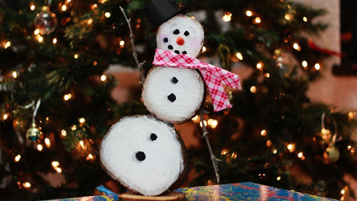 These hand-crafted hand-crafted snowmen will make perfect gifts!!