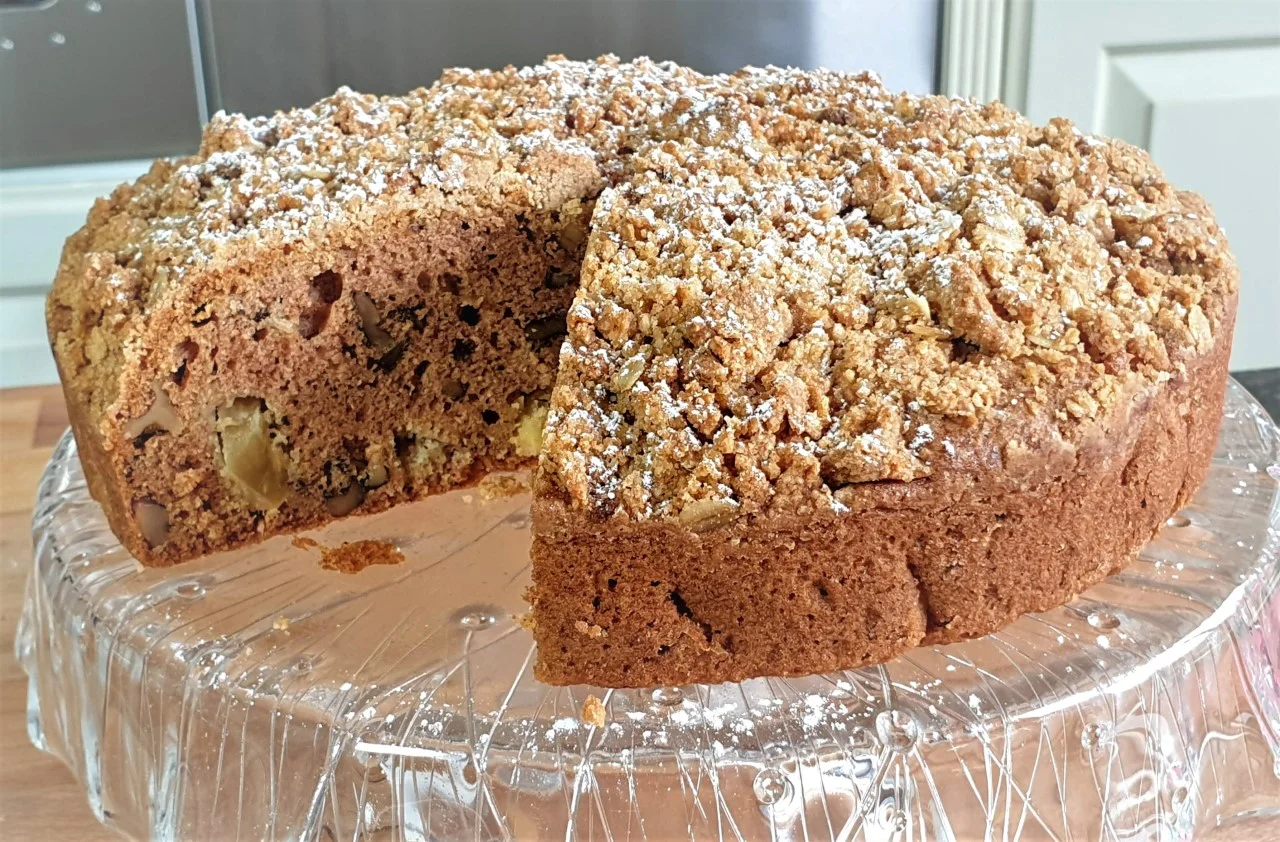 thumbnail_Apple crumble cake.jpg