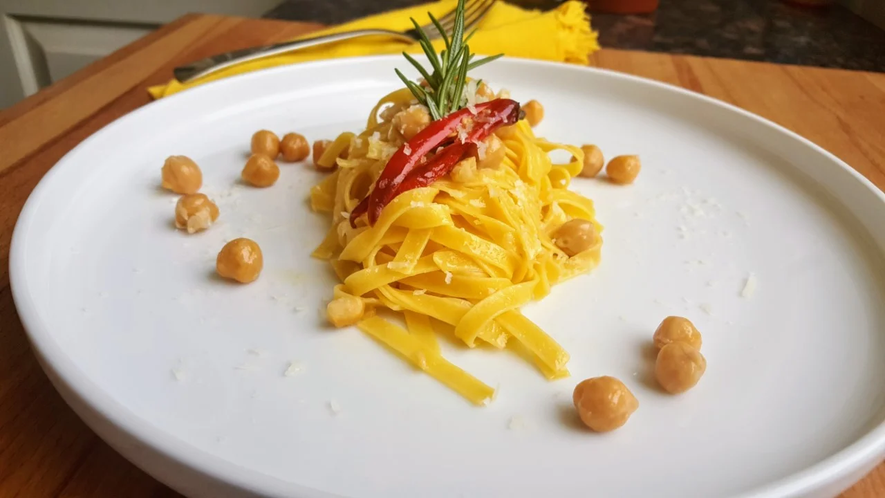 معكرونة بالحمص